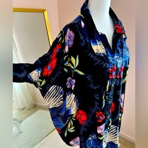 Free people, long shirt, size large, great tunic, coverup, floral French style🦋